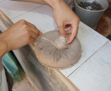 Wrapping steamed mao cha in cotton cloth.