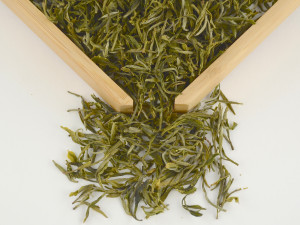 The long, curving leaves of dry Huang Shan Mao Feng green tea.