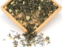 Bi Tan Piao Xue (Snow Drop Jasmine) scented green tea dry leaves.