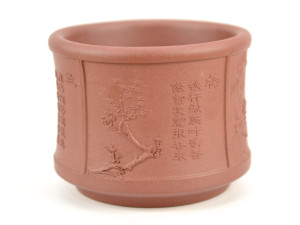 Plum blossom picture side of the yixing cup.