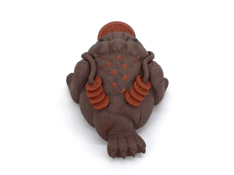 Back view of golden toad yixing clay tea pet.