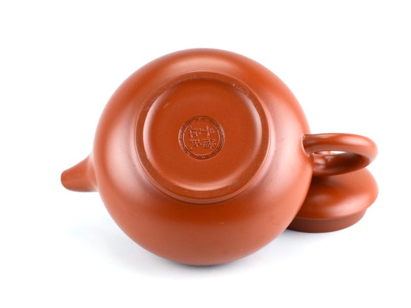 The maker's stamp on the bottom of the Red Yu Ting Hu Yixing Teapot
