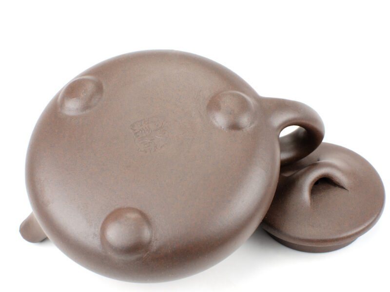 Maker's stamp and three feet on base of Purple Stone Scoop Zi Ni Yixing Teapot
