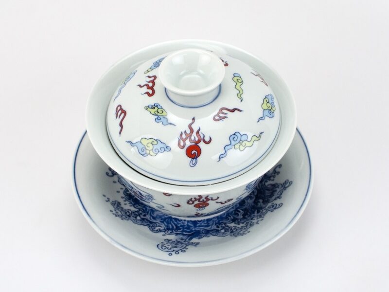 Balanced Lid Double Dragon Porcelain Gaiwan lid view