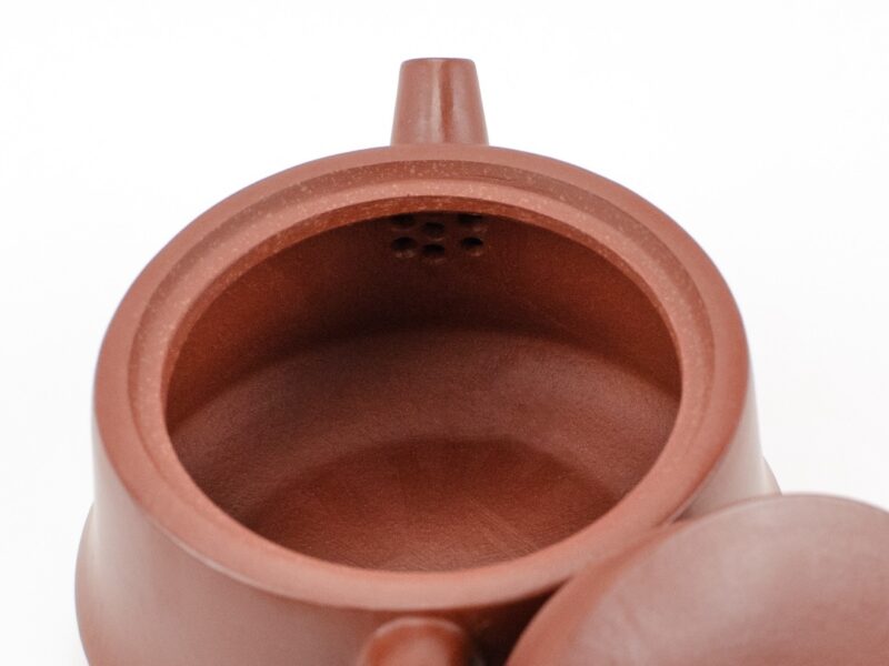 Strainer inside Columnar Da Hong Pao Yixing Teapot