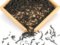 Zui Tao Xi (The Drunkest Peach) Tongmu black tea dry leaves.
