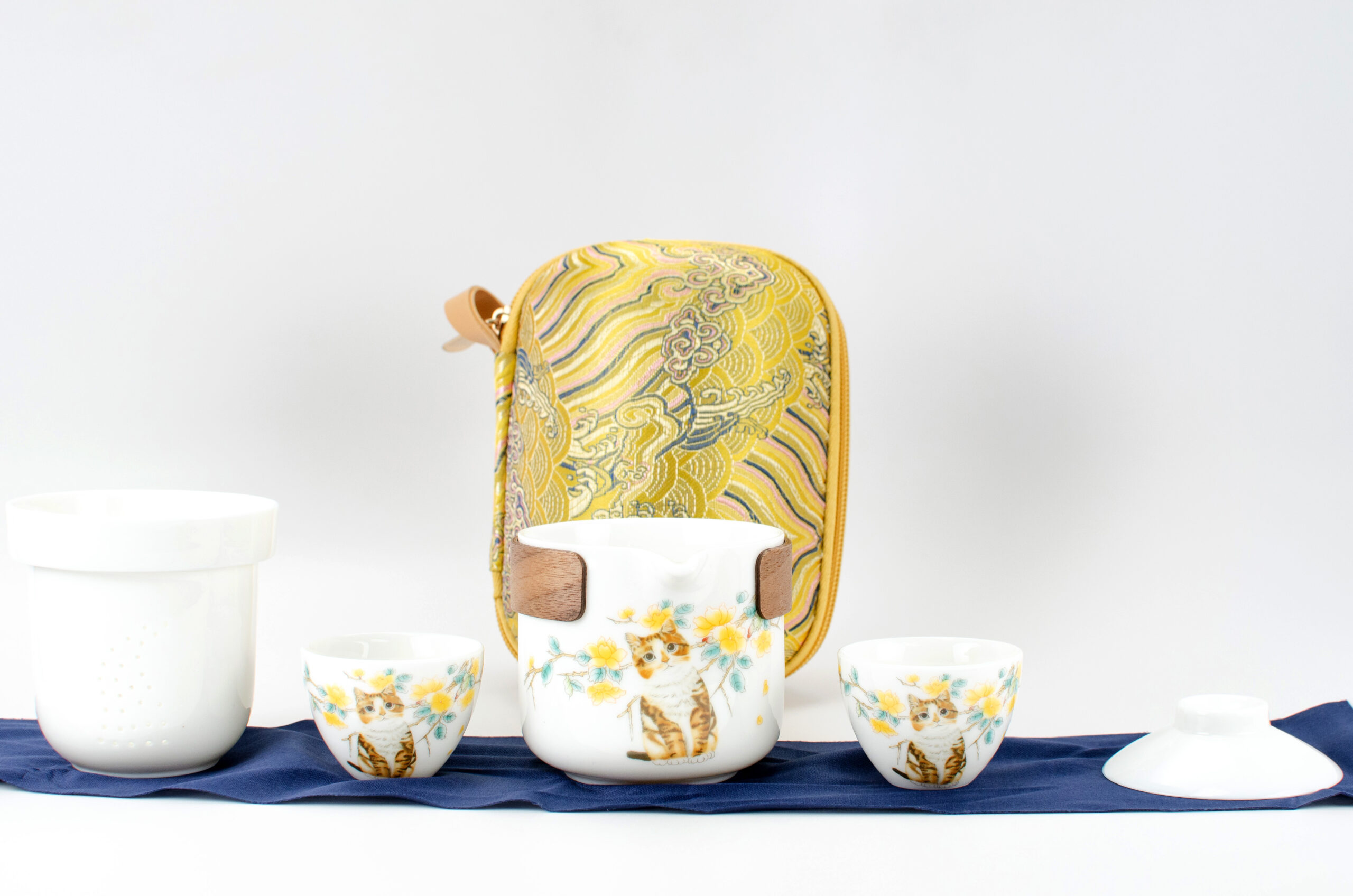 Flower Cat Porcelain Travel Tea Set disassembled