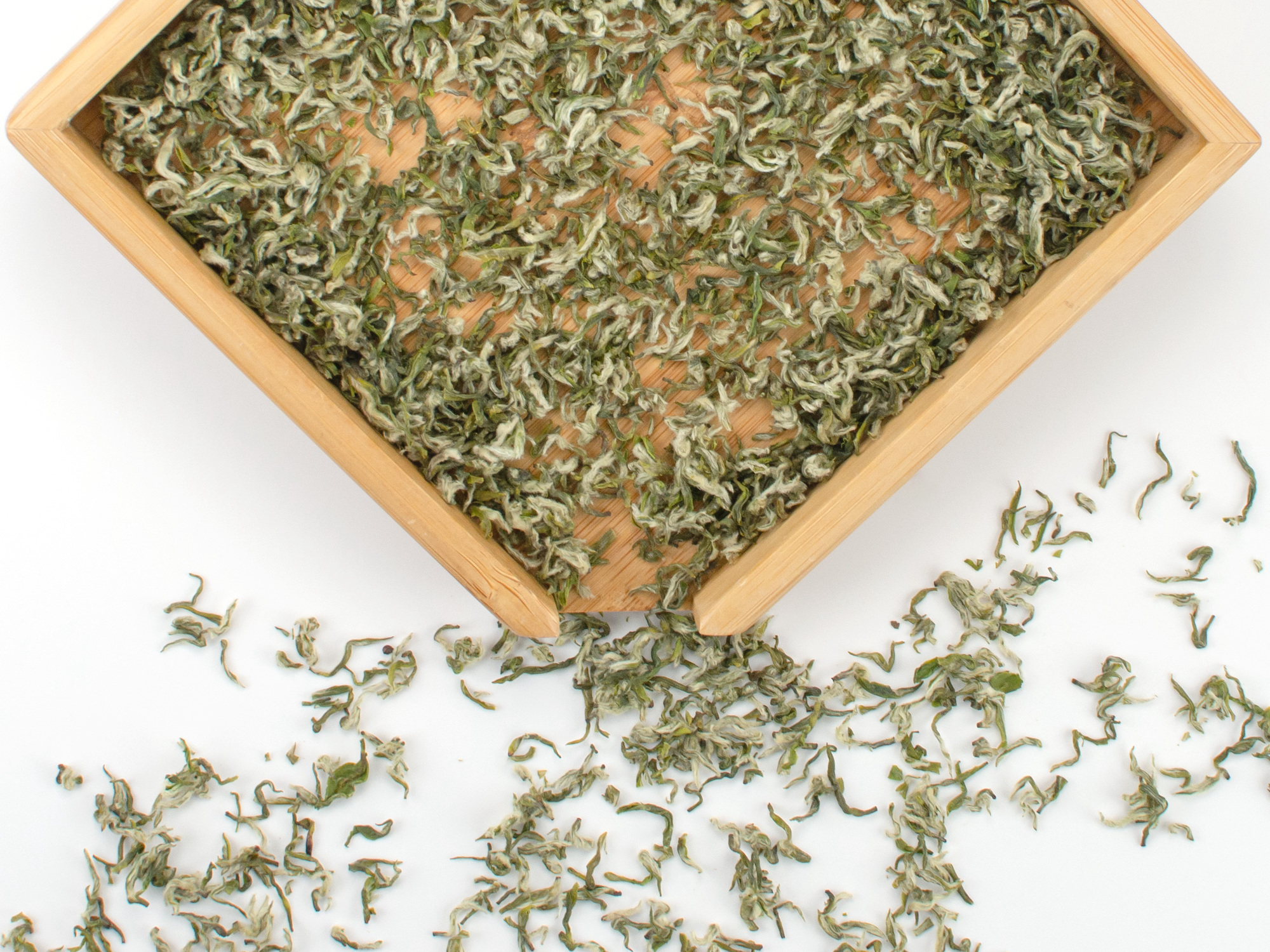 GT-EarDew26 dryleaf 2k Mengding First Pluck Sweet Dew green tea leaves displayed on a bamboo tray.